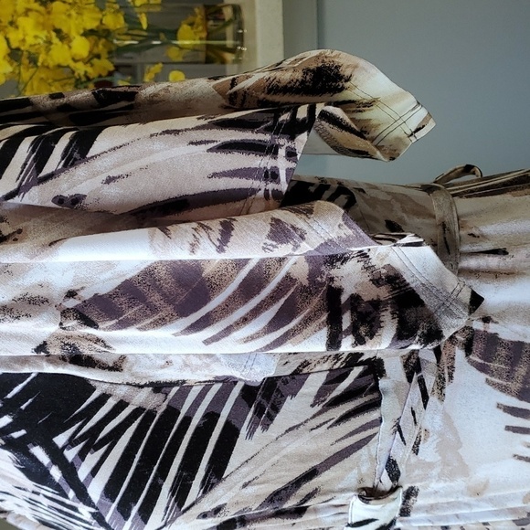 LISA RINNA, maxi dress size XS .Black gray and white design. Short sleev… - Picture 8 of 14